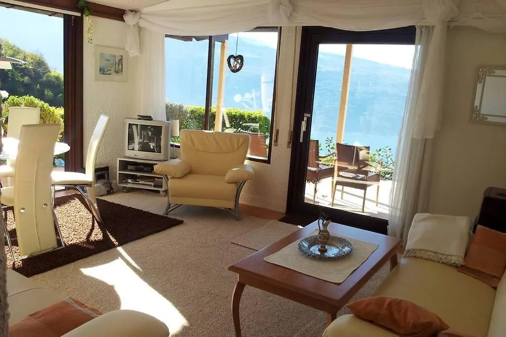 別荘 Olzano Bungalow Sonnensee Mit Phantastischem Fernblickヴィラ